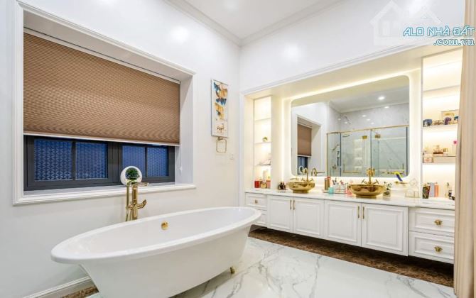 Biệt thự khá đẹp, ở gần biển Mân Thái - Sơn Trà, 200m2 ngang 10m, 3 tầng 6 PN 6 WC, giá rẻ - 4