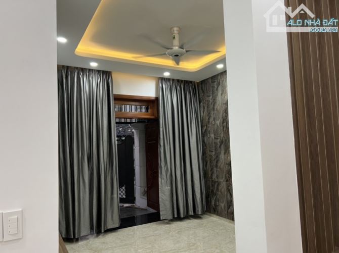 Bán nhà 4 tầng trong khu Villa cao cấp, 81m2, lộ 10m + lề 3m, Hà Huy Giáp, Q12, chỉ 6,9 tỷ - 6