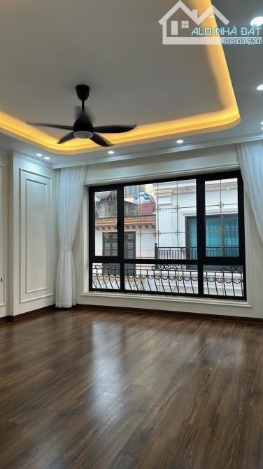 Bán nhà Hồ Tùng Mậu 60m2 x 7 tầng, gara ô tô, thang máy, phân lô, kinh doanh giá chỉ 14 tỷ