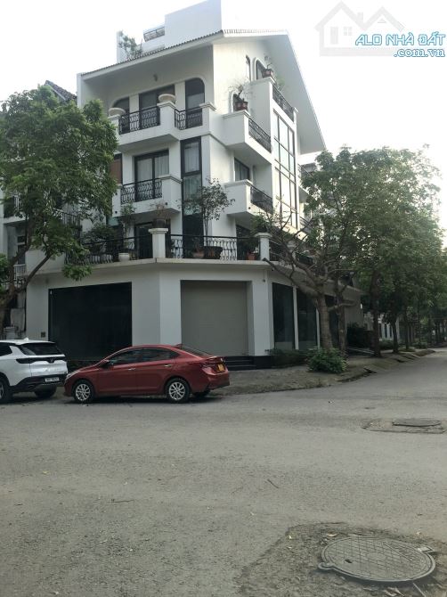 Bán đất biệt thự lô góc khu đô thị Yên Hòa phố Trần kim xuyến diện tích 330m2, mặt tiền40m