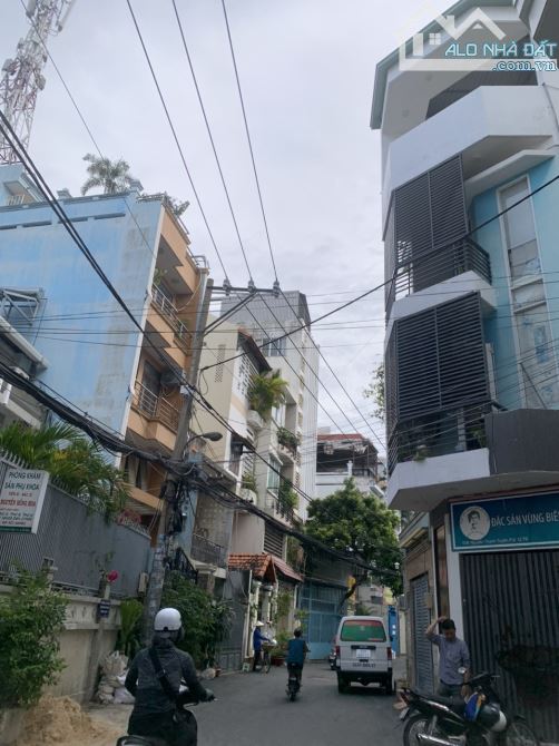 Nhà Mặt tiền ngay Nguyễn Trọng Tuyển, 6 tầng, 4.3x27m, Tân Bình
