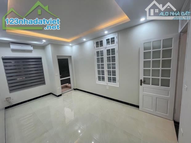 Bán nhà Gia Thụy Long Biên, 56 X 5 tầng, đường 2 ô tô tránh, kinh doanh tốt, vỉa hè rộng - 4