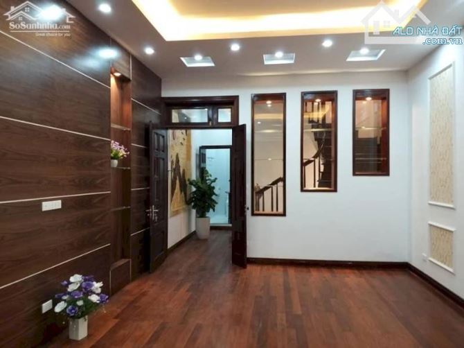 Cho thuê nhà ngõ 30 phố Nghĩa Đô. Diện tích 65m2 x 5 tầng có nội thất, ngõ rộng để ô tô - 4