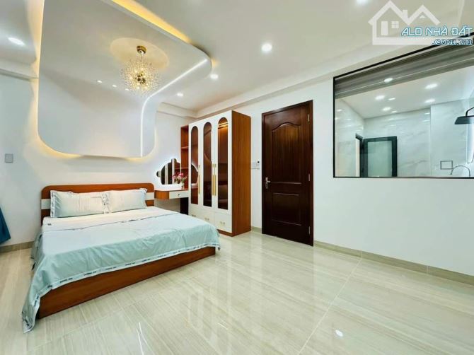 Nhà khá đẹp, mặt phố Nguyễn Chí Thanh - Hải Châu - Đà Nẵng, 79m2 ngang 5m, 4 tầng 4 PN 4 W - 6