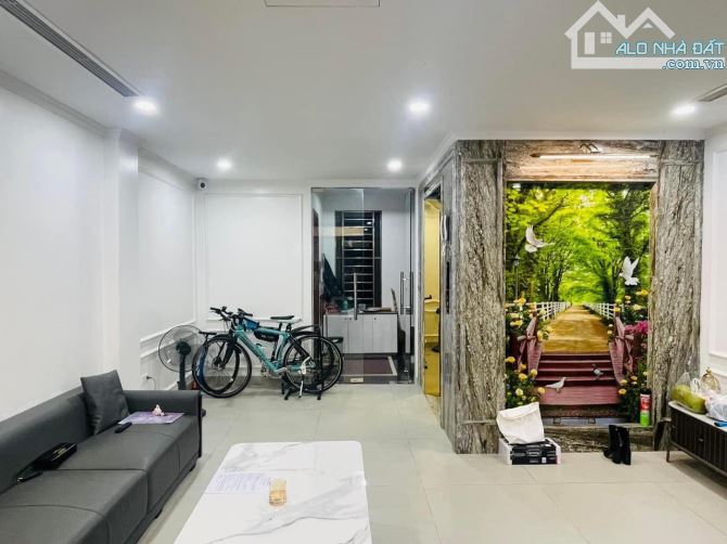 Hiếm! Bán nhà mặt phố Trần Vỹ, đ 6 làn ô tô, vỉa hè 6m, KD, Thang Máy, 52m2 8T 5m, 28.x tỷ - 6