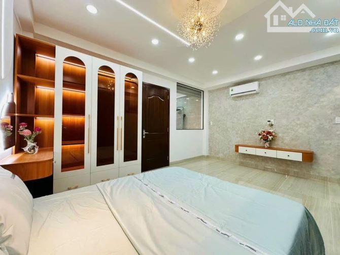 Nhà khá đẹp, mặt phố Nguyễn Chí Thanh - Hải Châu - Đà Nẵng, 79m2 ngang 5m, 4 tầng 4 PN 4 W - 7