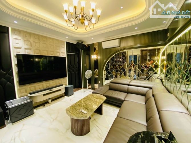 Bán nhà phố Nguyên Hồng vỉa hè ô tô tránh kinh doanh 80m2 4 tầng mặt tiền 6.8m 34 tỷ - 1