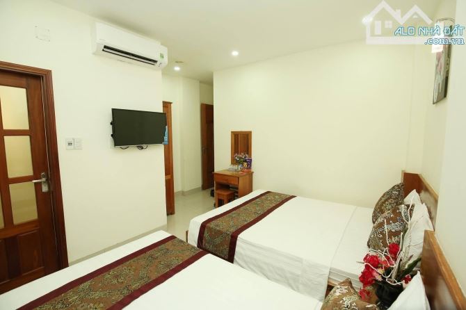 Cho thuê toà khách sạn sát Lê Quang Đạo 18 phòng 50tr