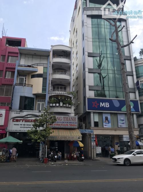 Mặt tiền kinh doanh đường Trần Minh Quyền quận 10 (DT 4,5x14m) 3 lầu tiện ở liền