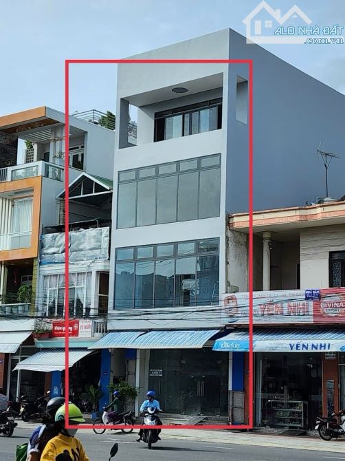 Bán căn nhà 4 tầng đường 2 tháng 4, Vĩnh Hải, Nha Trang đang cho thuê 55 triệu/th