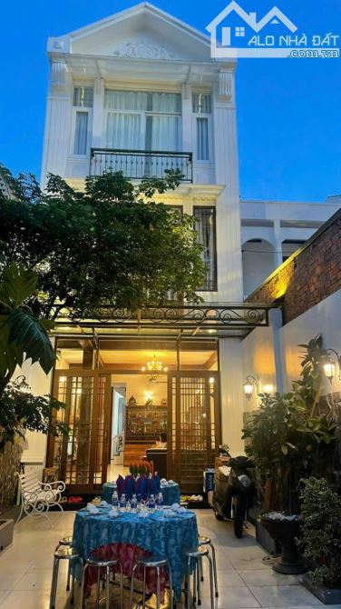 Bán nhà 3 tầng mặt tiền đường Nguyễn Thị Minh Khai 143m2 có sẵn hd thuê 50tr/tháng