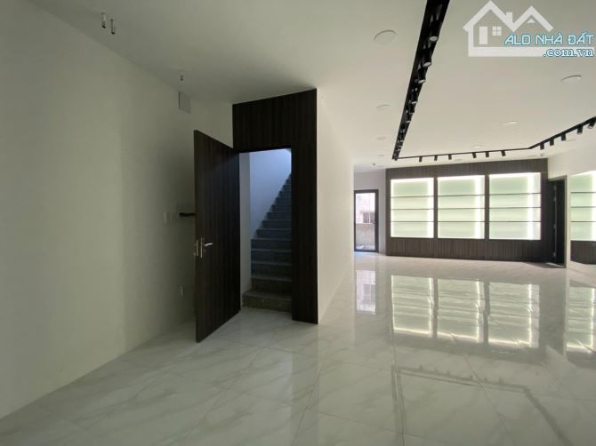 MT TRẦN HƯNG ĐẠO P.11 Q5 (5.25X13,2M) 5 LẦU CÓ THANG MÁY GIÁ BÁN 28 TỶ - 1