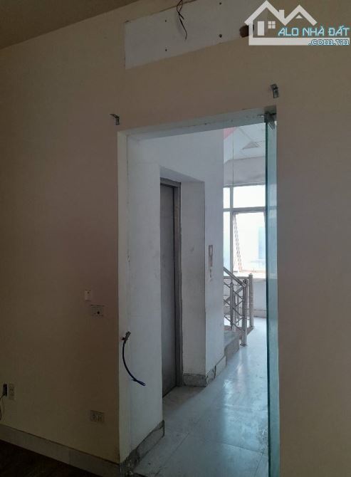 MẶT PHỐ TỐ HỮU 1 MP 1 MẶT NGÕ Ô TÔ TRÁNH - MẶT TIỀN RỘNG 12M DT 120M2x 7 TẦNG GIÁ 45 TỶ - 2