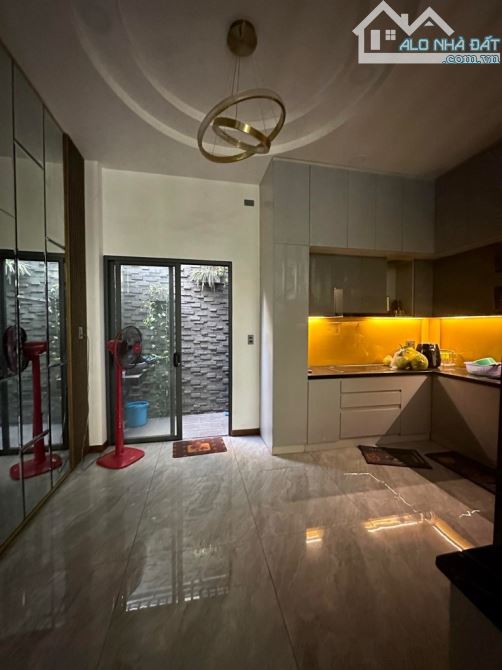 Bán nhà 3 tầng - Linh Xuân - Thủ Đức - 60m2 - nhỉnh 5 tỷ - 3