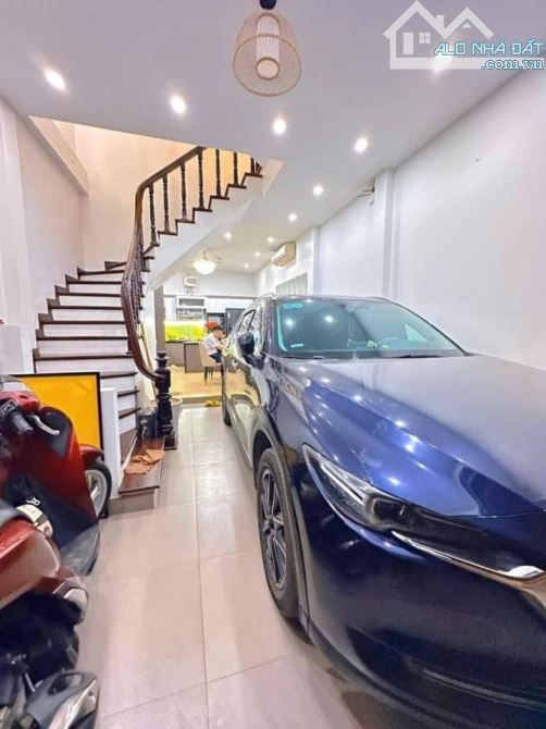 Bán Gấp Nhà Nguyễn Văn Cừ, Long Biên 47m2, 5T, giá 12,5 tỷ ( ô tô vào nhà)
