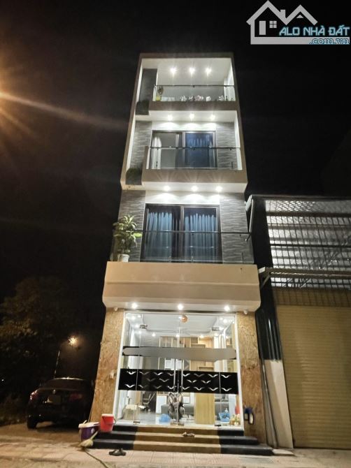 Nhà mới Cạnh Nhổn 40x5 tầng 7 ngủ, ô tô, giá 4.95 tỷ