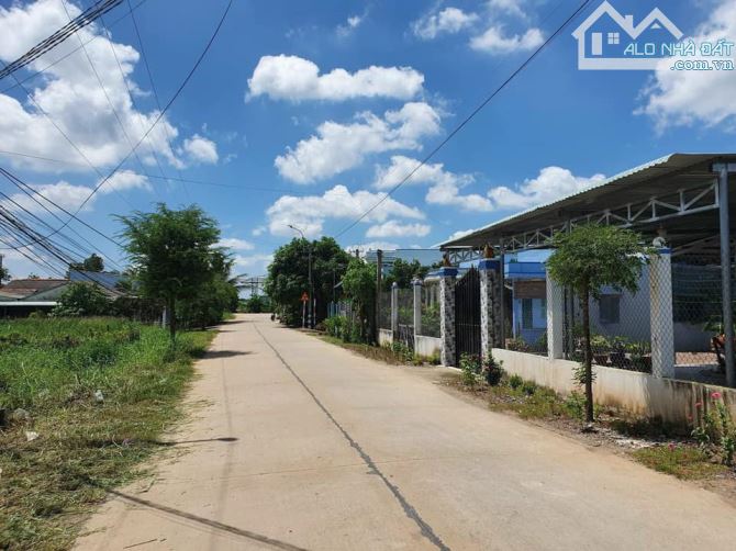 Cần bán 200m2 full thổ,  mặt tiền đường xe tải chạy, khu đông dân cư, shr, giá rẻ