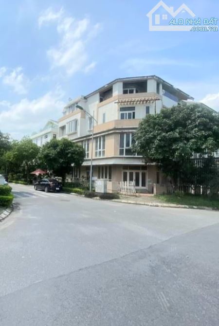Bán Biệt Thự lô góc KĐT Viglacera Xuân Phương kinh doanh diện tích 135m2, mt 20m, giá tốt