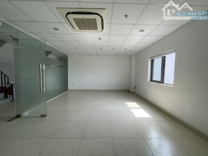 Trống phòng 30 m2 – 7 tr, cực đẹp, đối diện thang máy. Lh: OFFICE DANANG