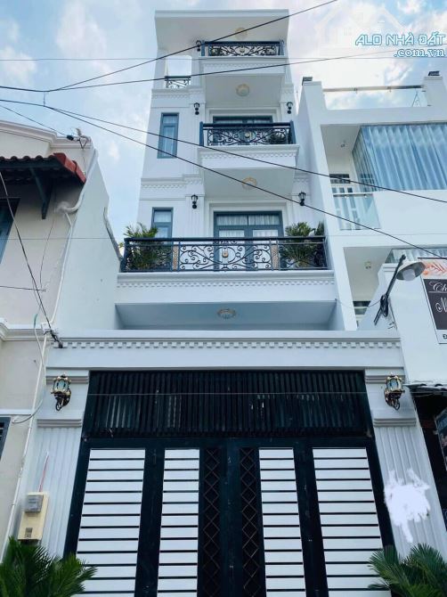 Bán nhà hẻm 8m đường Nguyễn Đình Khơi P4 Tân Bình. DT 4.2x18m, trệt 3 lầu. Giá 14 tỷ
