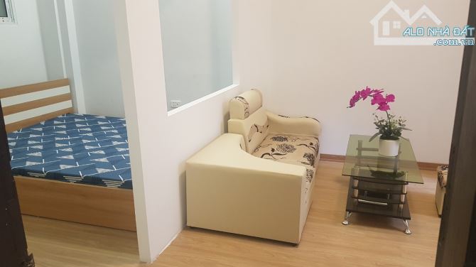 Cho thuê căn hộ đủ tiện nghi phố Nguyễn Trường Tộ, gần hồ Trúc Bạch