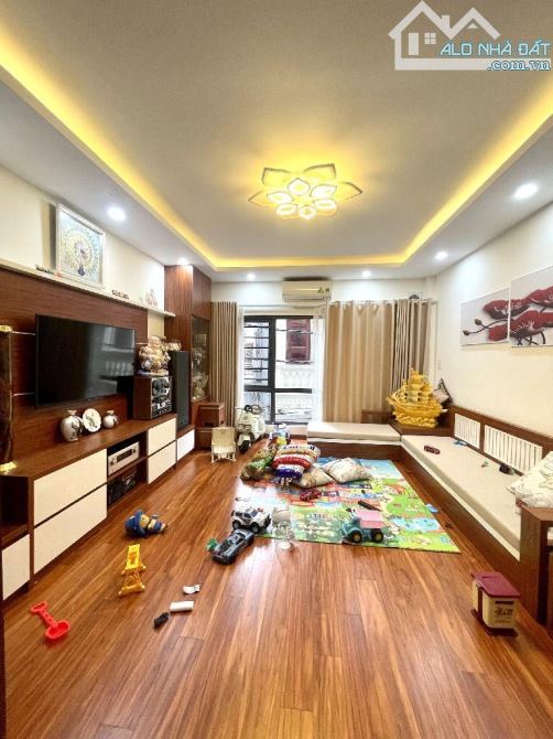 Nhà Mễ Trì Thượng, Bán Đất Tặng Nhà, Ô Tô Đỗ Cổng, 102 m2 , Chỉ hơn 8 Tỷ