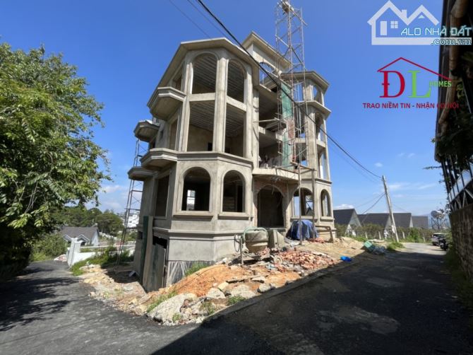 Bán biệt thự 2 mặt tiền Trịnh Hoài Đức Phường 11 Đà Lạt hợp nghĩ dưỡng - 1