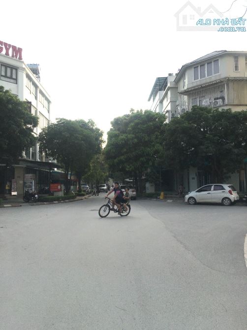Bán Biệt Thự lô góc KĐT Viglacera Xuân Phương kinh doanh diện tích 135m2, mt 20m, giá tốt - 1