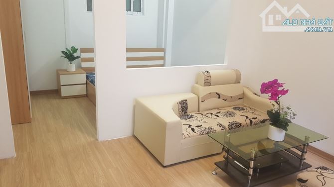 Cho thuê căn hộ đủ tiện nghi phố Nguyễn Trường Tộ, gần hồ Trúc Bạch - 1