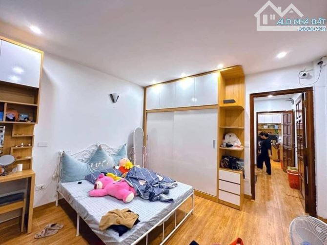 Bán Gấp Nhà Nguyễn Văn Cừ, Long Biên 47m2, 5T, giá 12,5 tỷ ( ô tô vào nhà) - 2