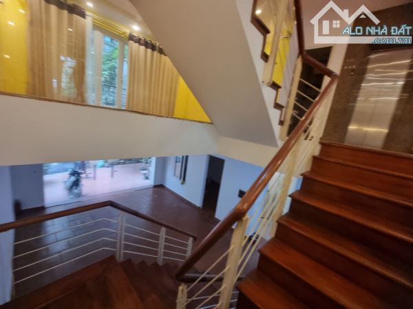 Cho thuê biệt thự Quảng khánh 5 tầng, có gara oto, có bể bơi, thang máy ở làm vp, homestay - 2