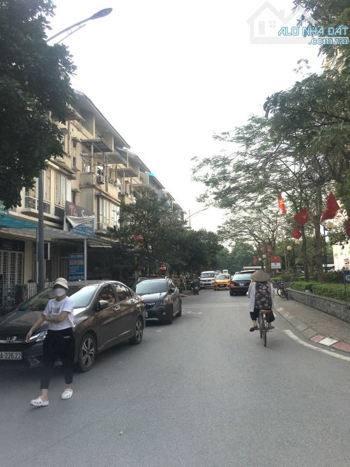Bán Biệt Thự lô góc KĐT Viglacera Xuân Phương kinh doanh diện tích 135m2, mt 20m, giá tốt - 2