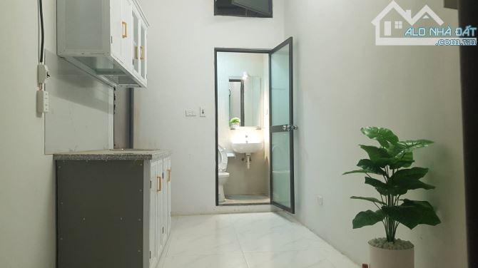 Cho thuê căn hộ đủ tiện nghi phố Nguyễn Trường Tộ, gần hồ Trúc Bạch - 2