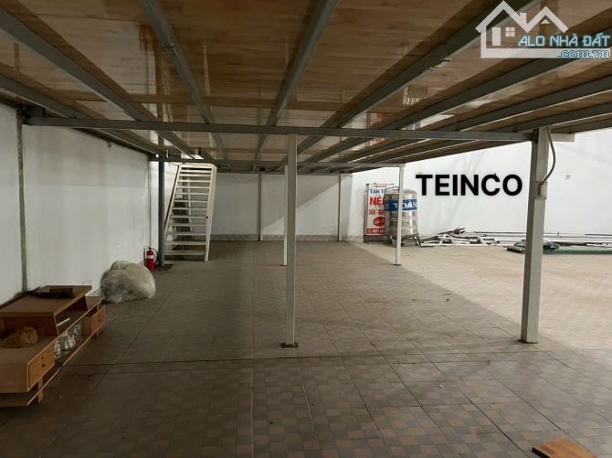 Kho xưởng 375m² có gác lửng, mặt tiền ngang 15m trong KDC 586 - 3