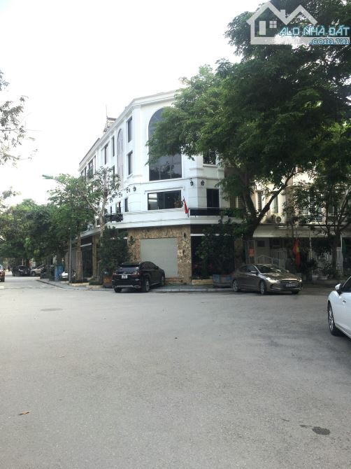 Bán Biệt Thự lô góc KĐT Viglacera Xuân Phương kinh doanh diện tích 135m2, mt 20m, giá tốt - 3