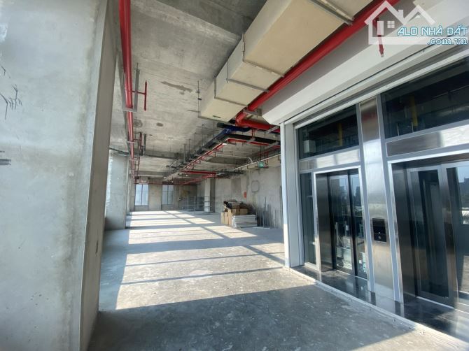 Cho thuê MB thương mại 512 m2 trong tòa nhà 3 view kết hợp đậu đỗ xe tự động,ngang 50 mét