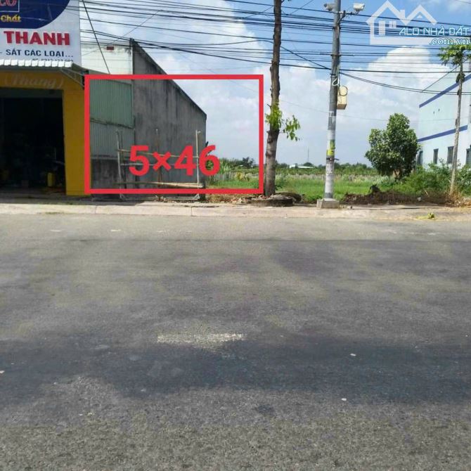 Đất Mt tỉnh lộ 827 sát bên chợ Hòa Phú, cách đường vành đai TP Tân An 1,5 km