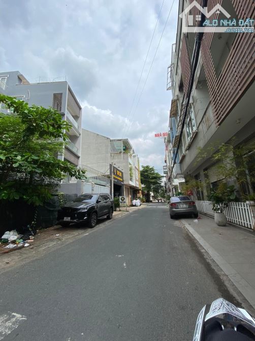 Bán đất 120m2 khu D2D Biên Hoà đường D4 giá còn 8.6 tỷ thương lượng