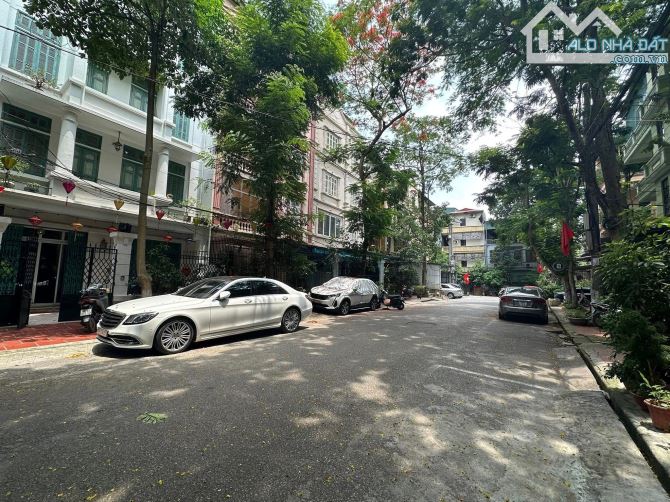 Bán nhà Cán bộ Phân lô ô tô tránh Trương Định, 120m2, 5 tầng, MẶT TIỀN 7,5m. 25 TỶ