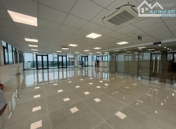 Bán tòa nhà Văn Phòng mặt phố Vũ Tông Phan DT 245m2 Mt 10.5m. Giá 125 tỷ - 1