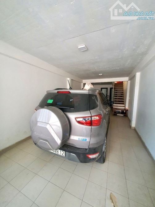 Nhà đẹp khu VIP 918, sân gôn Long Biên, 50 m2, vỉa hè ô tô tránh, chỉ 11.9 tỷ.