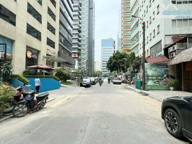Bán tòa khách sạn 4 sao phố Duy Tân, Cầu Giấy, diện tích to giá rẻ nhat Hà nội