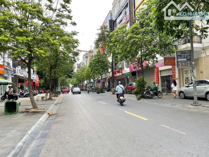 BÁN NHÀ MẶT PHỐ 25 TỶ 60m 4 TẦNG MT 4.7m VỈA HÈ Ô TÔ TRÁNH KINH DOANH NGHĨA ĐÔ CẦU GIẤY - 1