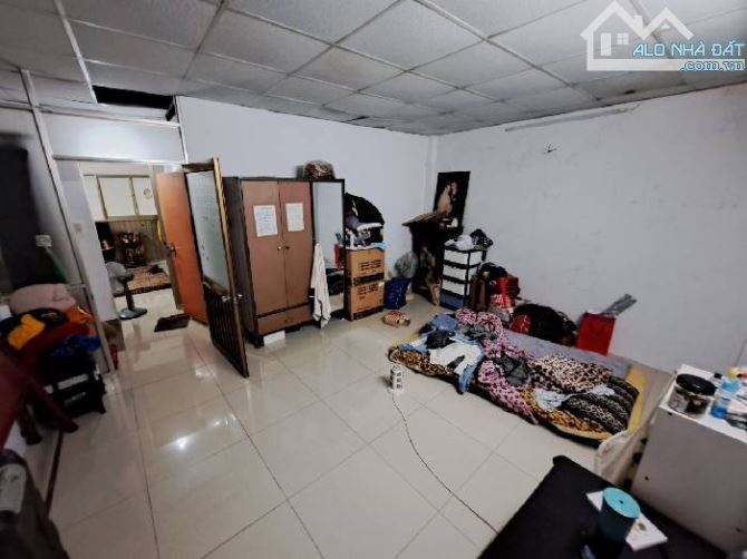 NHÀ CẤP 4 GÁC LỬNG  -72m2 - SÁT CHỢ PHẠM VĂN BẠCH- GIÁ NHỈNH 60 TRIỆU/M2 BAO CẠNH TRANH - 3