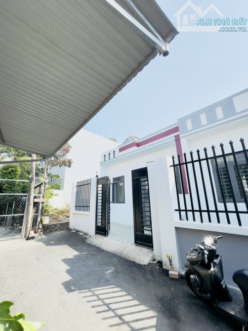 Bán gấp nhà mới cấp 4 có 2 PN giá rẻ, gần cty Changsin, thổ cư 100% sổ riêng, hỗ trợ Bank