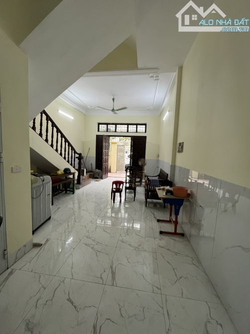 Cho thuê nhà riêng Nguyễn Xiển , 50 m2 x 5 Tầng, đường oto tránh nhau, giá cả cạnh tranh