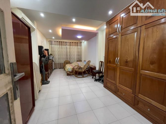giá cực tốt nhà hẻm trần đình xu phường nguyễn cư trinh quận 1. dt 4x16m.