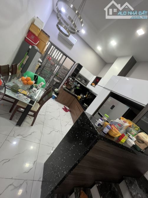 Bán nhà mới mặt tiền đường gần Nguễn Thị Thập