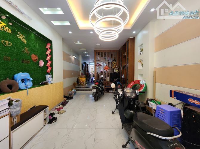 Nhà mặt tiền đường số 11 Hương lộ 5 DT 4 x16 giá 7,5 tỷ thương lượng - 1