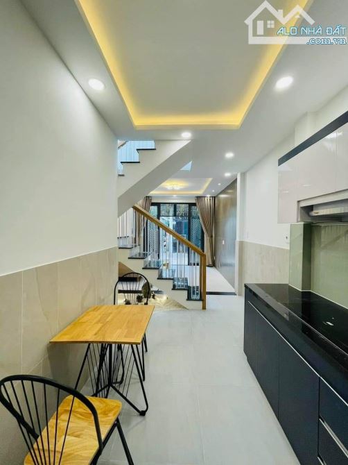 Bán nhà dạng căn hộ dịch vụ - 4.6 x 15m, 5 tầng, 8 phòng ngủ, 8.5 tỷ LT - 1
